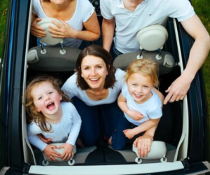 Familie im Auto